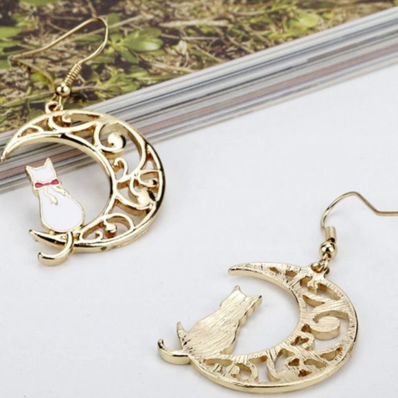 Exquisite Moon Cat Earrings - Black - Picture 3 of 10